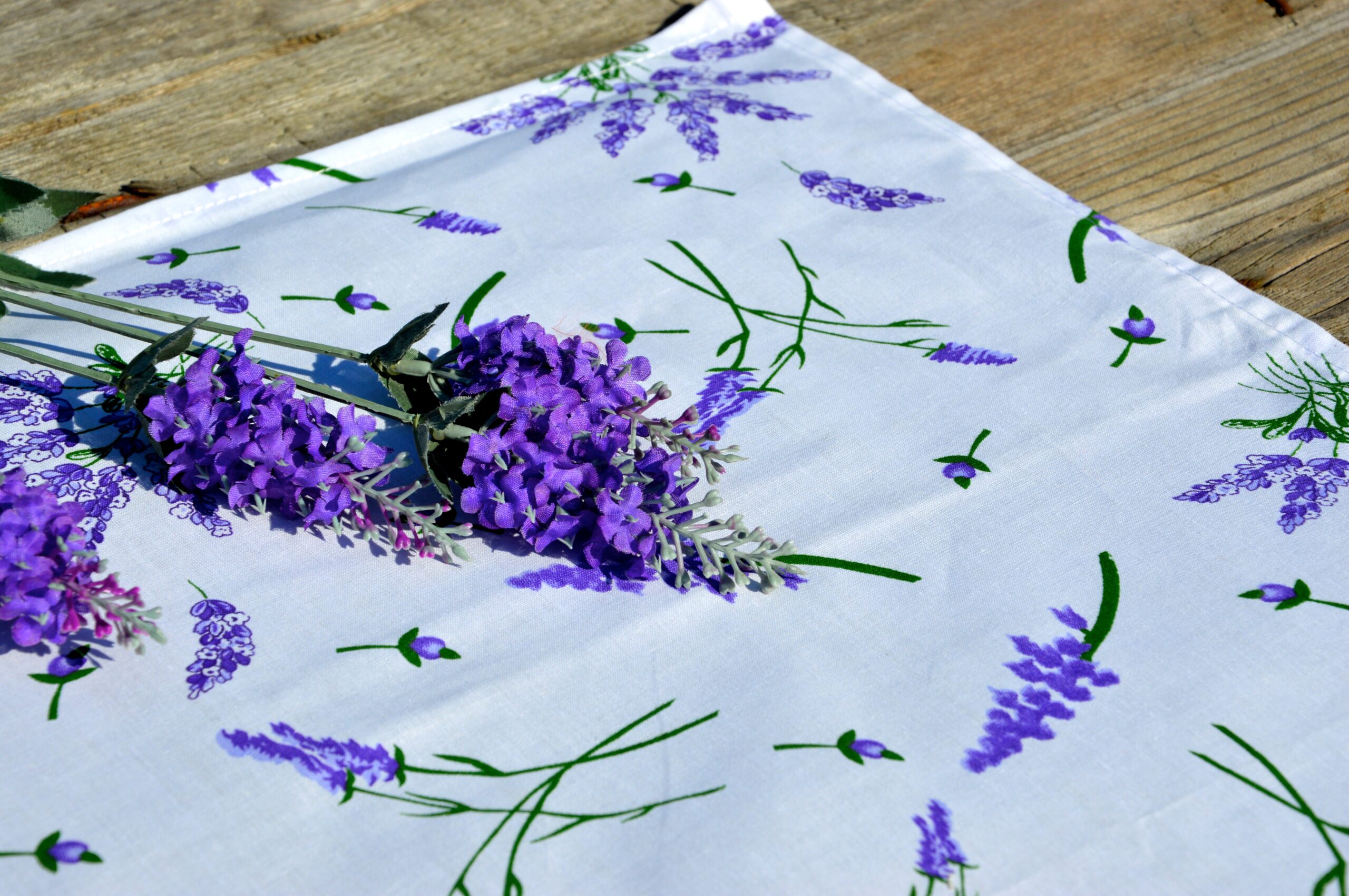 You are currently viewing Levendula mintás textilek – levendula a lakásban