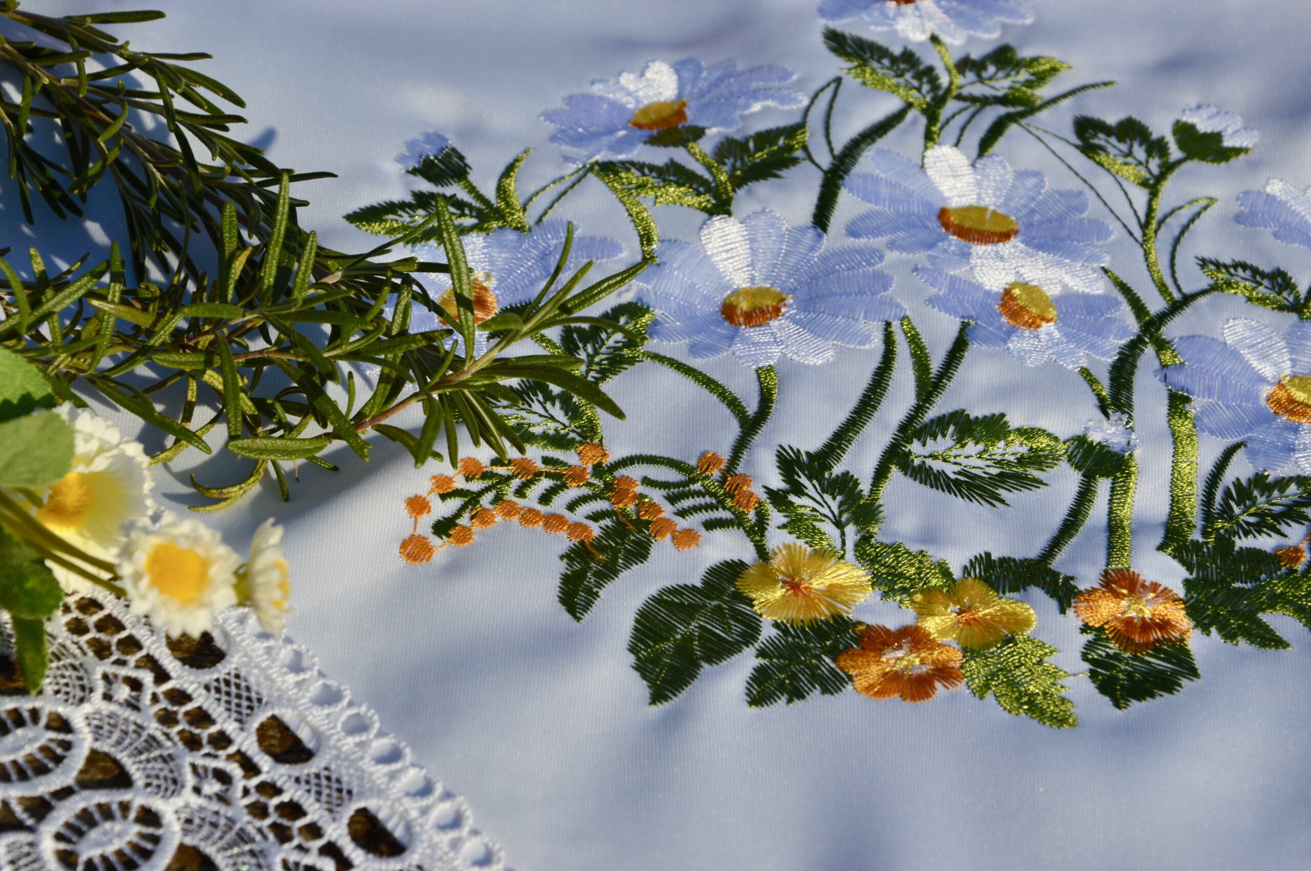 You are currently viewing Margarétás terítő garnitúra –  hófehér elegancia