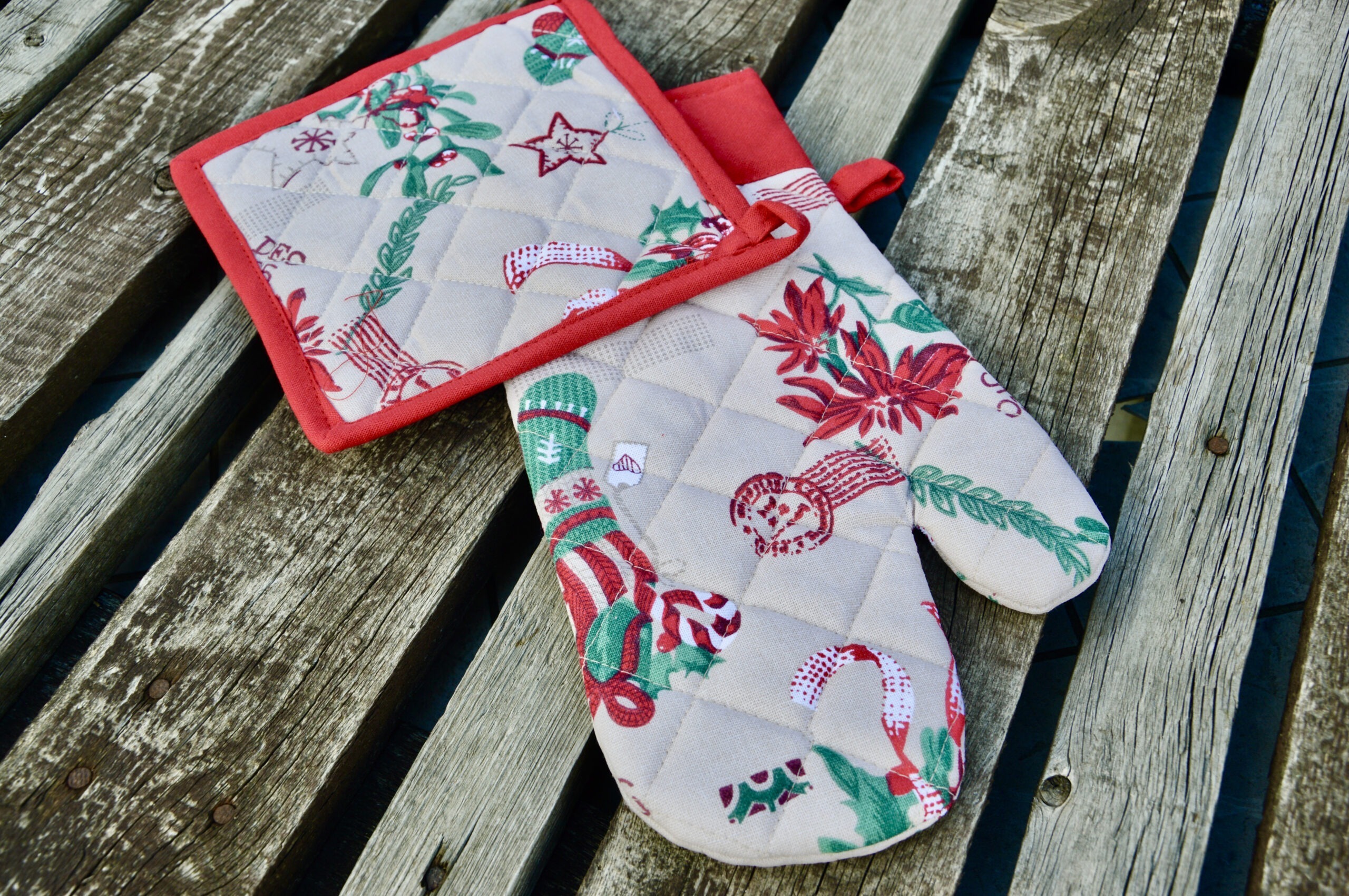 Read more about the article Karácsonyi konyhai textilek – egyszerű örömszerzés
