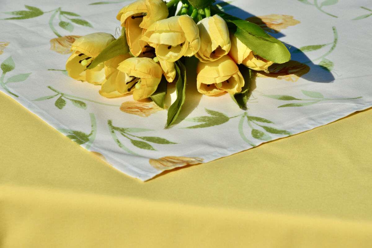 Tulipános asztalterítő - Alíz sárga tulipánjai garnitúra