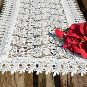 Csipkés asztali futó – fehér, pillangós mintával 110x40cm
