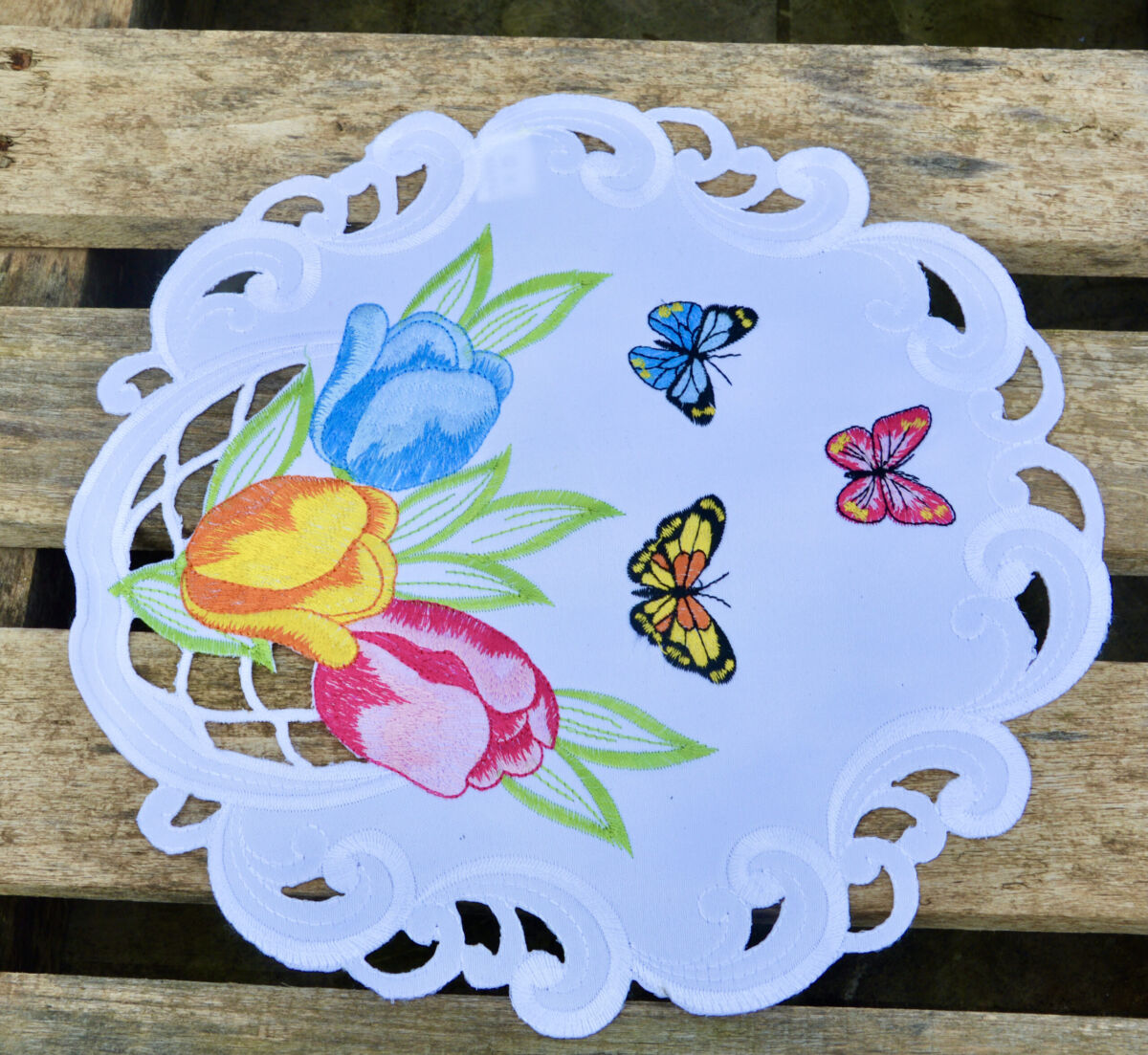 Hímzett kis terítő - tulipáncsokros 30 cm kör