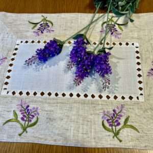 Hímzett kis terítő – levendulás, lenes anyag 45×30 cm