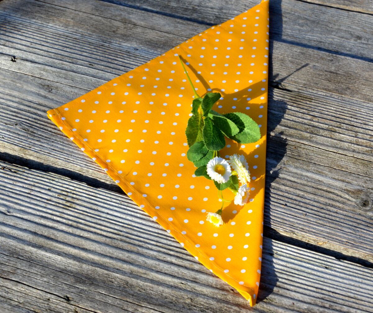 Pöttyös szalvéta - sárga alapon fehér pöttyös 35x35