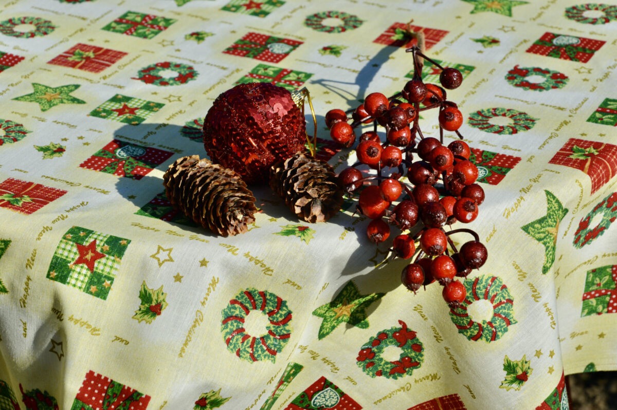 Karácsonyi abrosz - adventi koszorús mintával