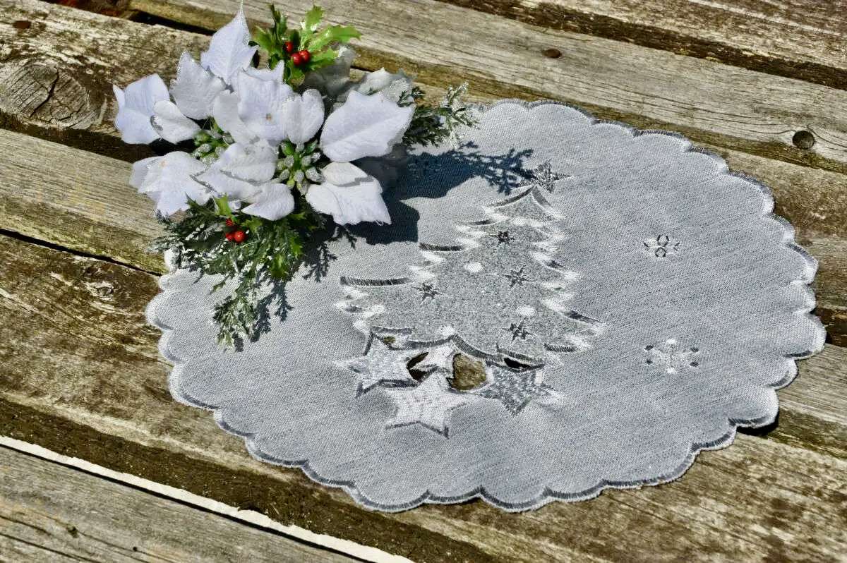 Szürke karácsonyi kis terítő - ezüst fenyős 30 cm kör