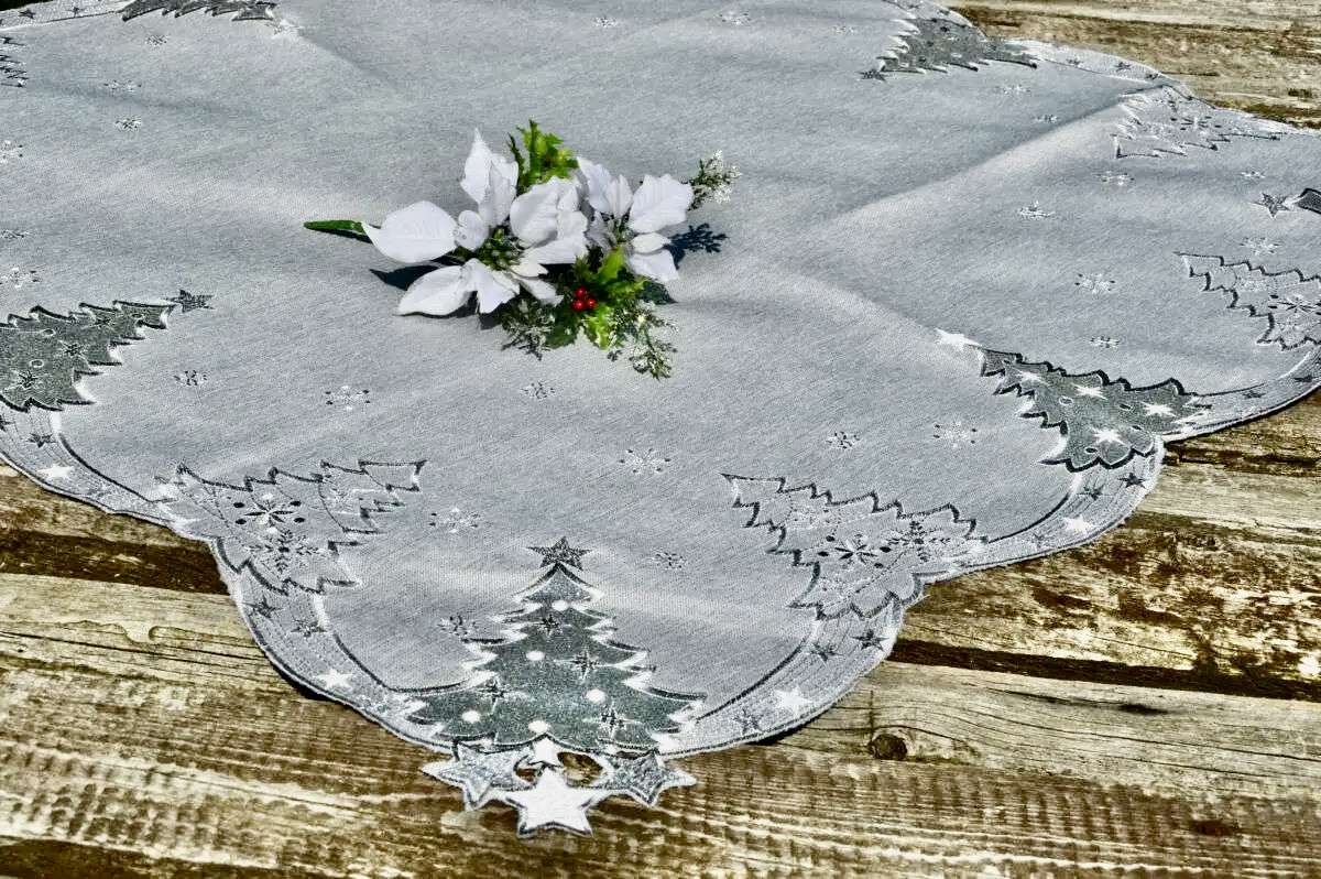 Szürke karácsonyi terítő - ezüst fenyős 85x85 cm