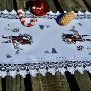 Télapós kis terítő – fehér csipkés 45×30 cm