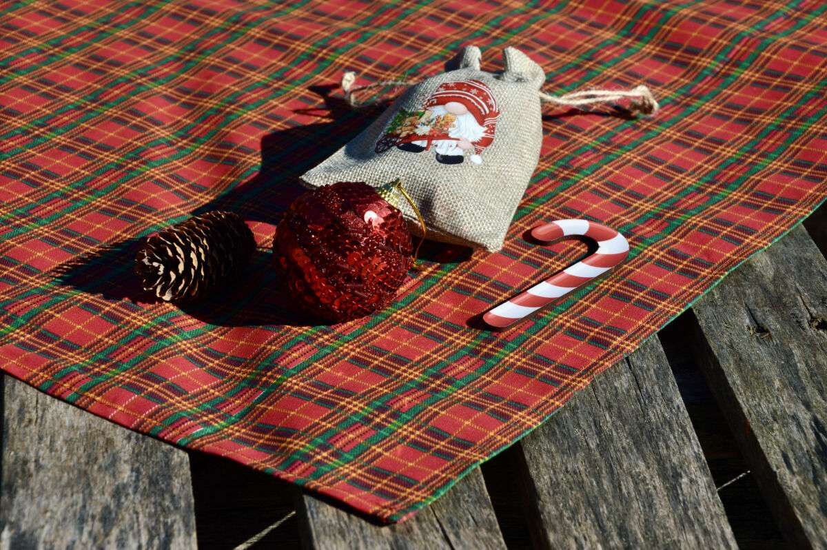 Read more about the article Skótkockás terítő – a karácsonyi hangulat megteremtése