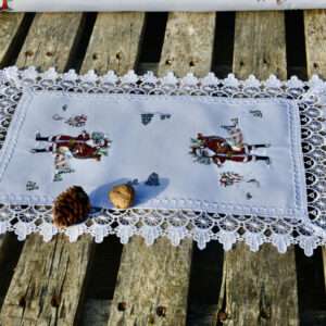 Télapós kis terítő – fehér csipkés 45×30 cm