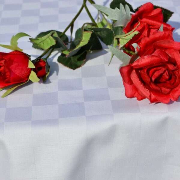 Read more about the article Damaszt abroszok – bevetésre készen a szekrényben