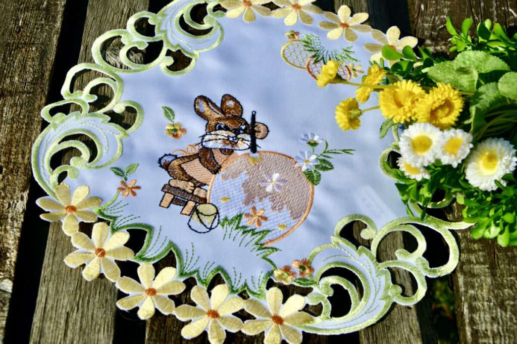 Húsvéti kis terítő - festő nyuszi 30 cm kör