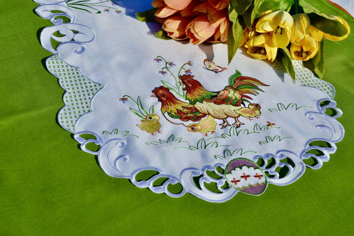 Húsvéti asztali futó - baromfiudvar terítő 90x40 cm