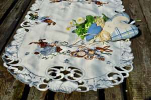 Read more about the article Húsvéti futók – hangulat teremtése terítővel