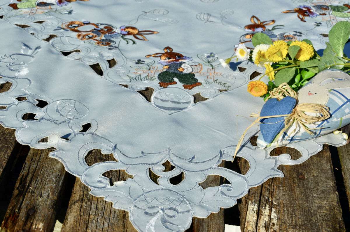 Húsvéti terítő - autós nyuszik 85x85 cm