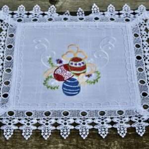 Húsvéti kis terítő – tojásos, csipkés 30×30 cm