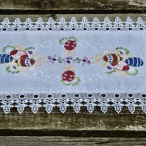 Húsvéti kis terítő – tojásos, csipkés 45×30 cm