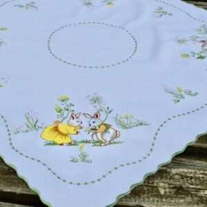 Húsvéti terítő – nyuszik a fűben asztalközép 85×85 cm