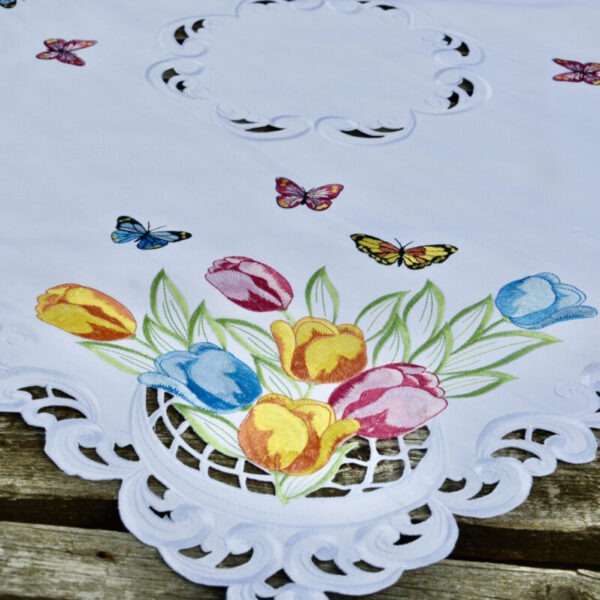Hímzett asztalközép terítő - színes tulipánok