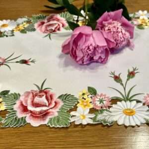 Rózsás futó terítő – hímzett virágokkal 85×40 cm