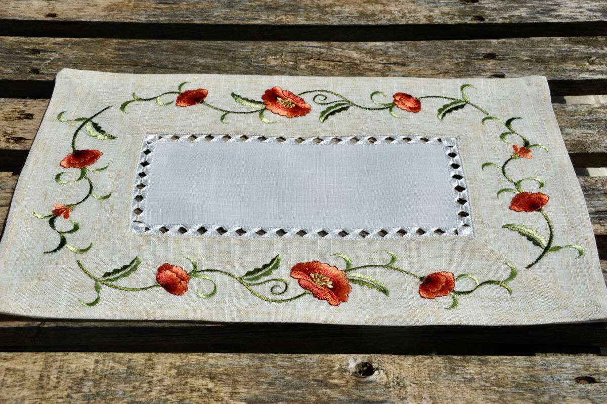 Pipacsos kis terítő - gépi hímzett 45x30 cm